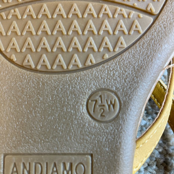 Andiamo Ascout Mustard Yellow floral Boho Sandals T Strap Thong Size 7.5Wide - Picture 8 of 8